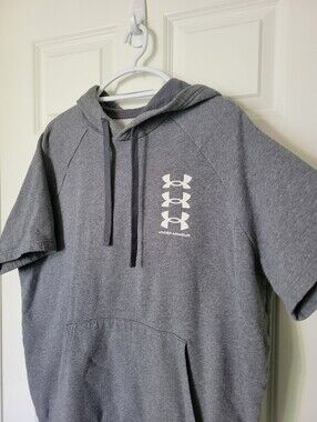 Under Armour Men's Grey Short-Sleeve Hoodie